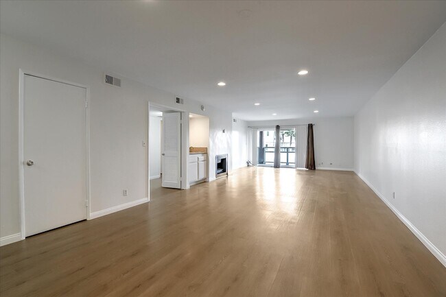 Building Photo - 4200 Via Dolce