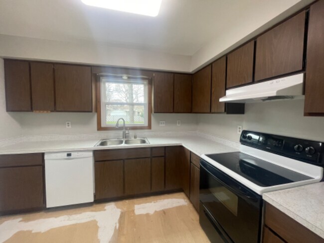 Foto del edificio - 8225 W Euclid Ave