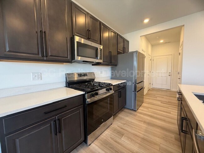 Building Photo - 1135 White Oak Cir