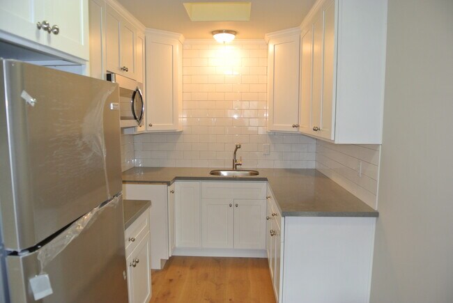 Foto del edificio - 227 Jackson Ave