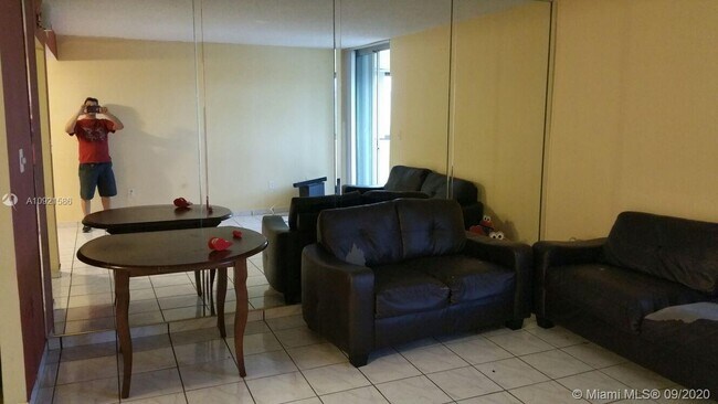 Foto del edificio - 5050 NW 7th St