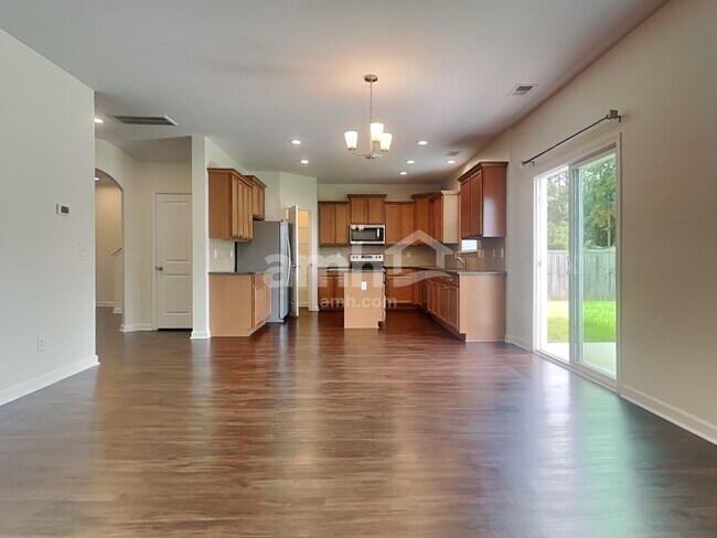 Foto del edificio - 656 Silver Moss Dr
