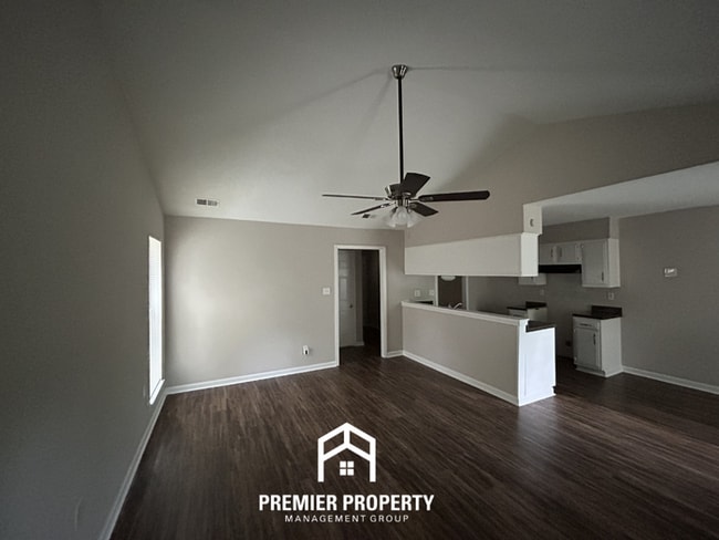 Building Photo - Spacious 4BR/2BA in DeSoto Village | High Ceilings, Hardwood Floors & Fenced Yard