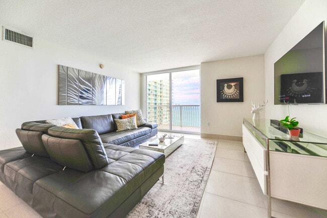 Foto del edificio - 1200 Brickell Bay Dr