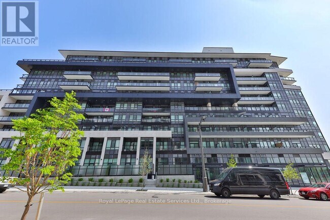 Building Photo - 395-395 Dundas St W