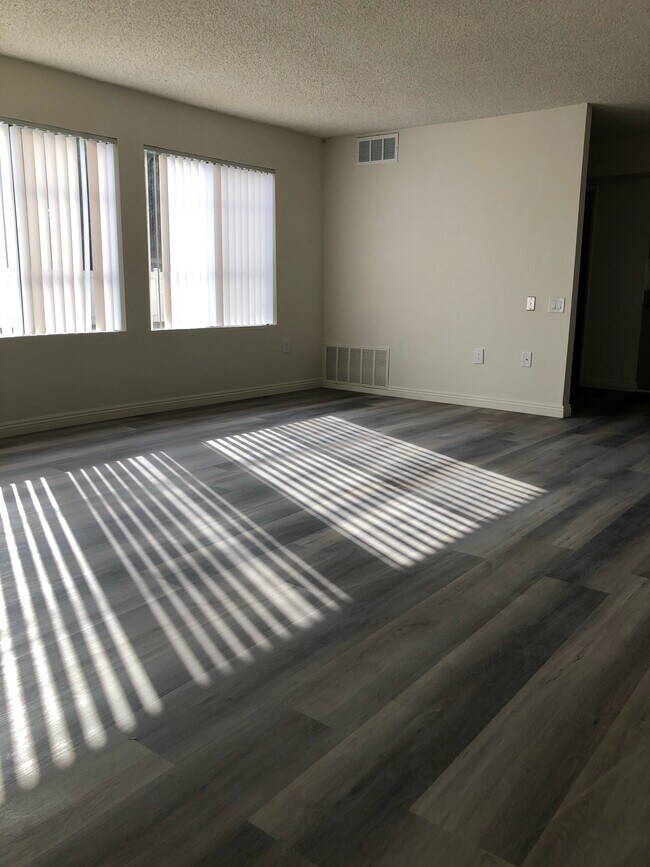 Foto del edificio - 14108 Sylvan St