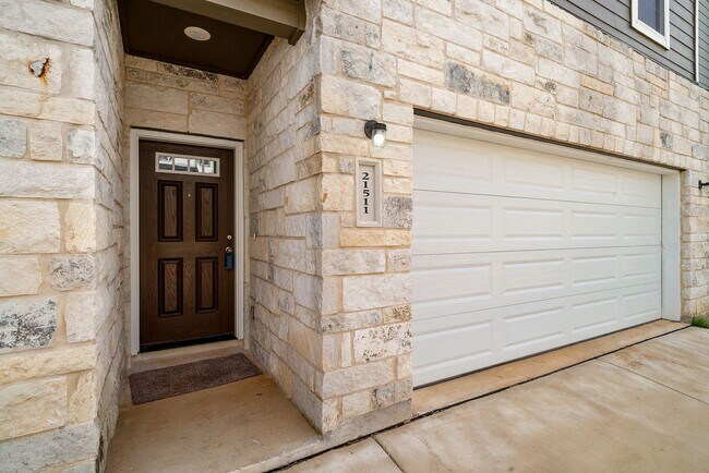 Building Photo - 3 Bedroom/3.5 Bath The Preserve At the Dom...