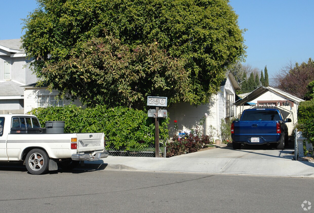 Primary Photo - 250 Nellora St