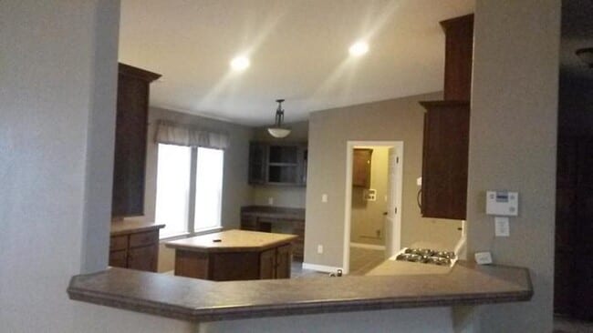 Building Photo - 3 Bedroom Single Family SHORT TERM LEASE ONLY