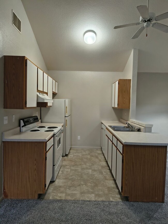 Building Photo - 585 W Randall St