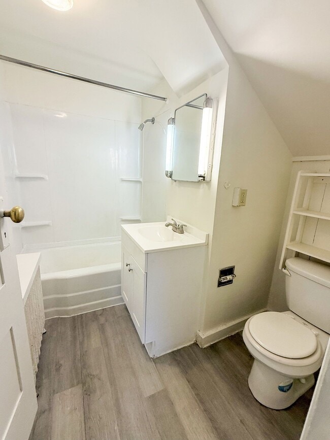 Foto del edificio - 497 Norwood Rd