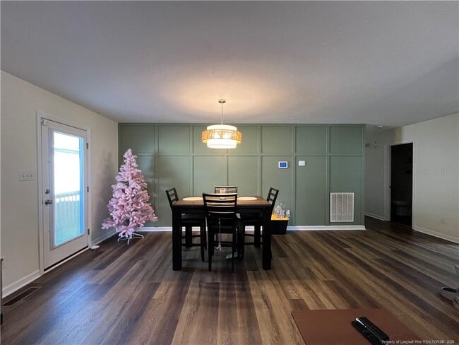 Foto del edificio - 323 Tokay Dr