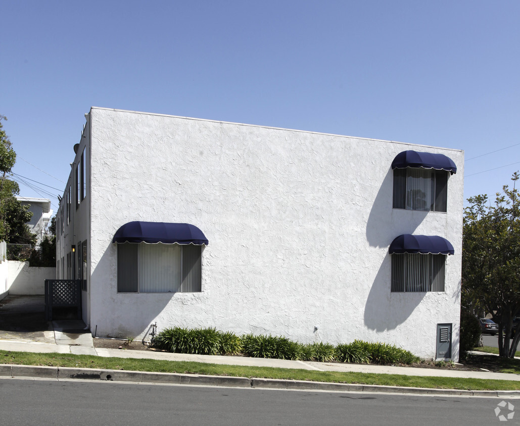 Building Photo - 24831 La Paz Ave.