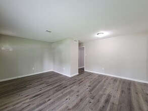 Building Photo - 5606 Willow Glen Dr