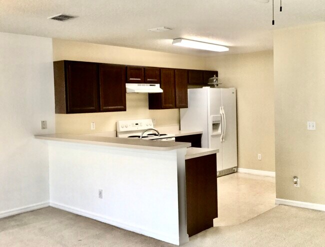 Foto del edificio - 689 Cresting Oak Cir