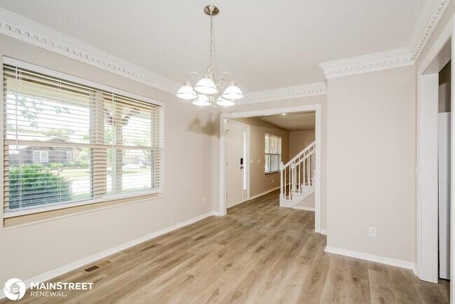 Foto del edificio - 113 SHIREWOOD DR, ST CHARLES, MO 63303