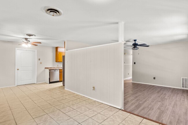 Foto del edificio - Charming 3 bedroom 2 Bath Home with Fresh ...