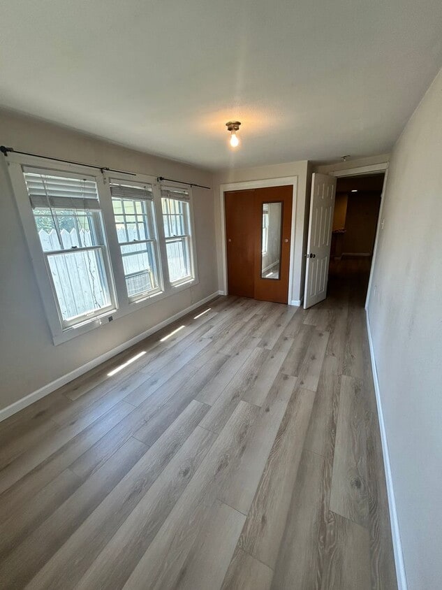 Primary Photo - Comfortable & Updated 2 bed, 1 bath Unit i...