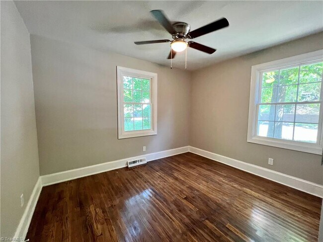 Foto del edificio - 1919 Maryland Ave