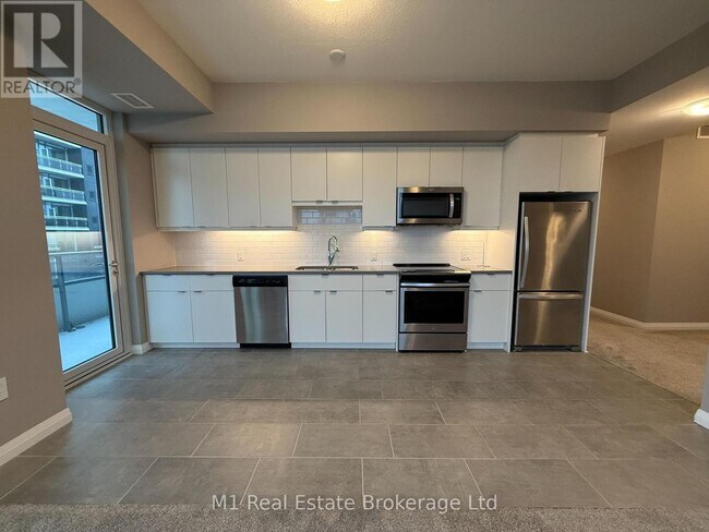 Building Photo - 73 Arthur St S