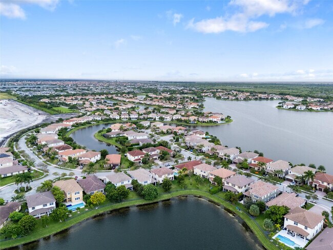 Foto del edificio - 9741 S Miralago Way