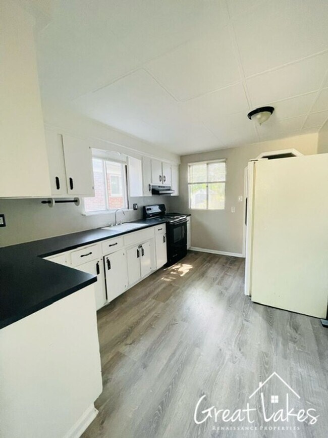 Foto del edificio - Lovely 3 Bedroom 1 Bathroom now available ...