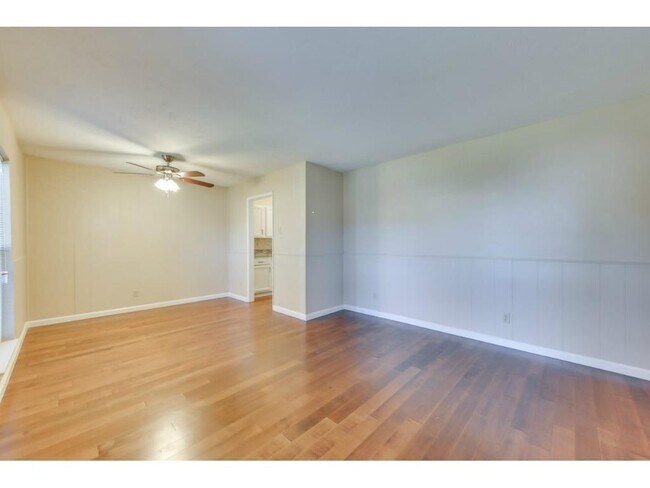 Building Photo - 1444 Harvest Glen Dr