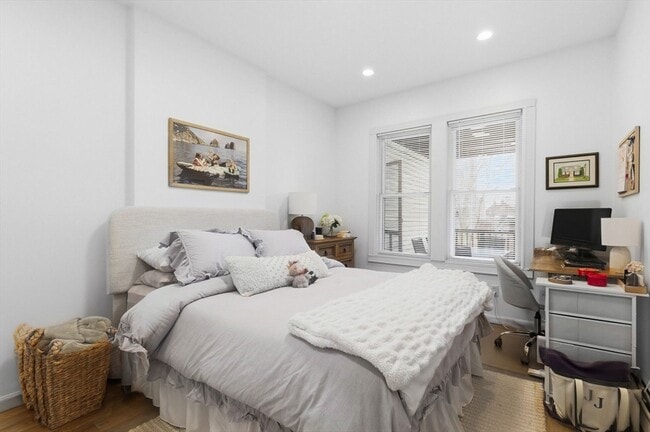 Foto del edificio - 194 Emerson St