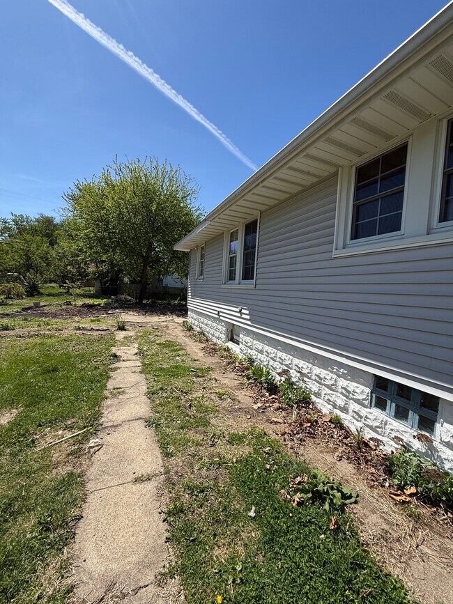 Foto del edificio - 1237 E Johns Ave