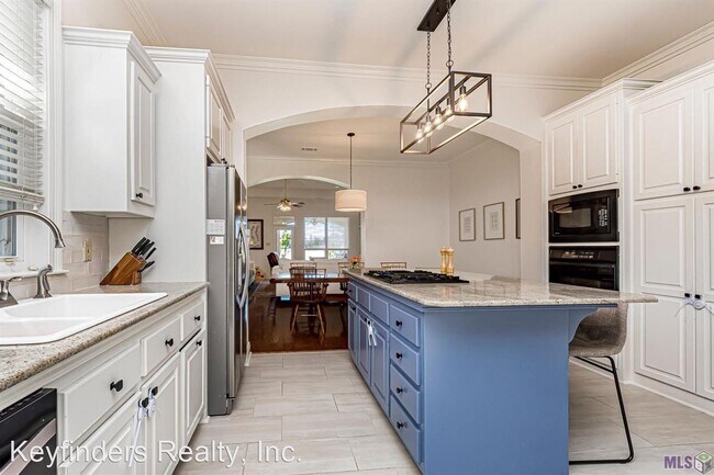 Building Photo - 3 br, 2.5 bath House - 40103 Eagles Nest