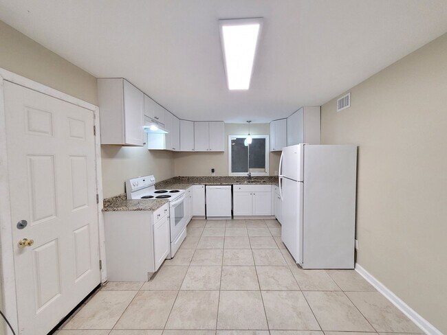 Building Photo - MOVE IN SPECIAL: HALF OFF first full month of rent!!!