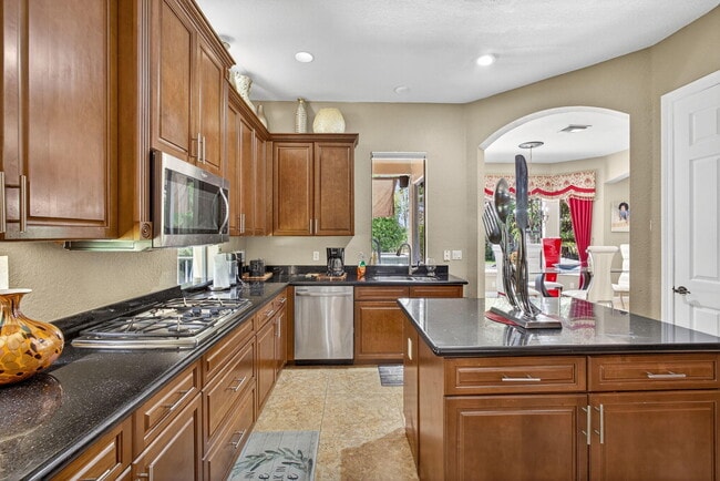 Building Photo - 3501 Collonade Dr