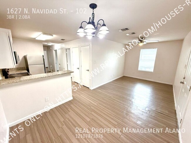 Building Photo - 1627 N Navidad St