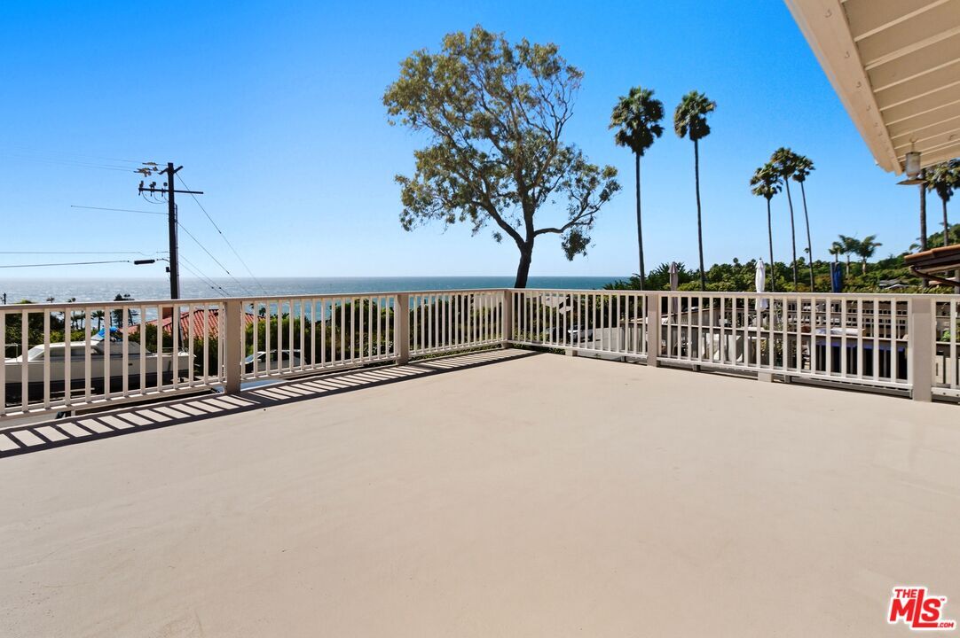 Foto principal - 11861 Ellice St