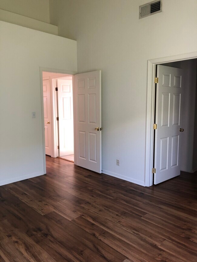 First bedroom - 2563 S Sepulveda Blvd