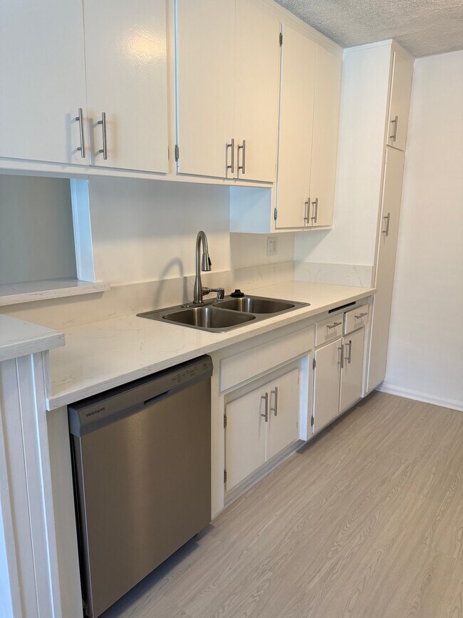 Foto del edificio - 310 S Sherbourne Dr