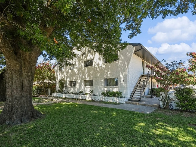 Building Photo - 411 E Polk St