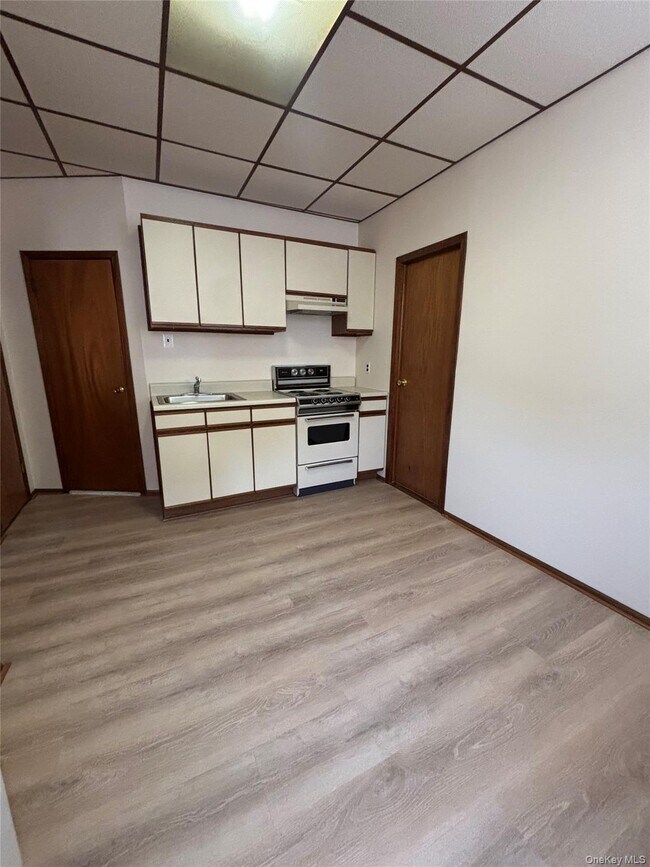 Foto del edificio - 55-12 Van Cleef St