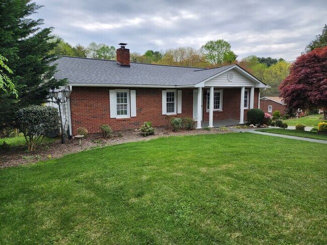 Building Photo - West Asheville Rental