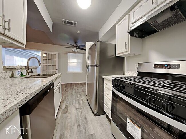 Foto del edificio - 5242 Grace Point Lane