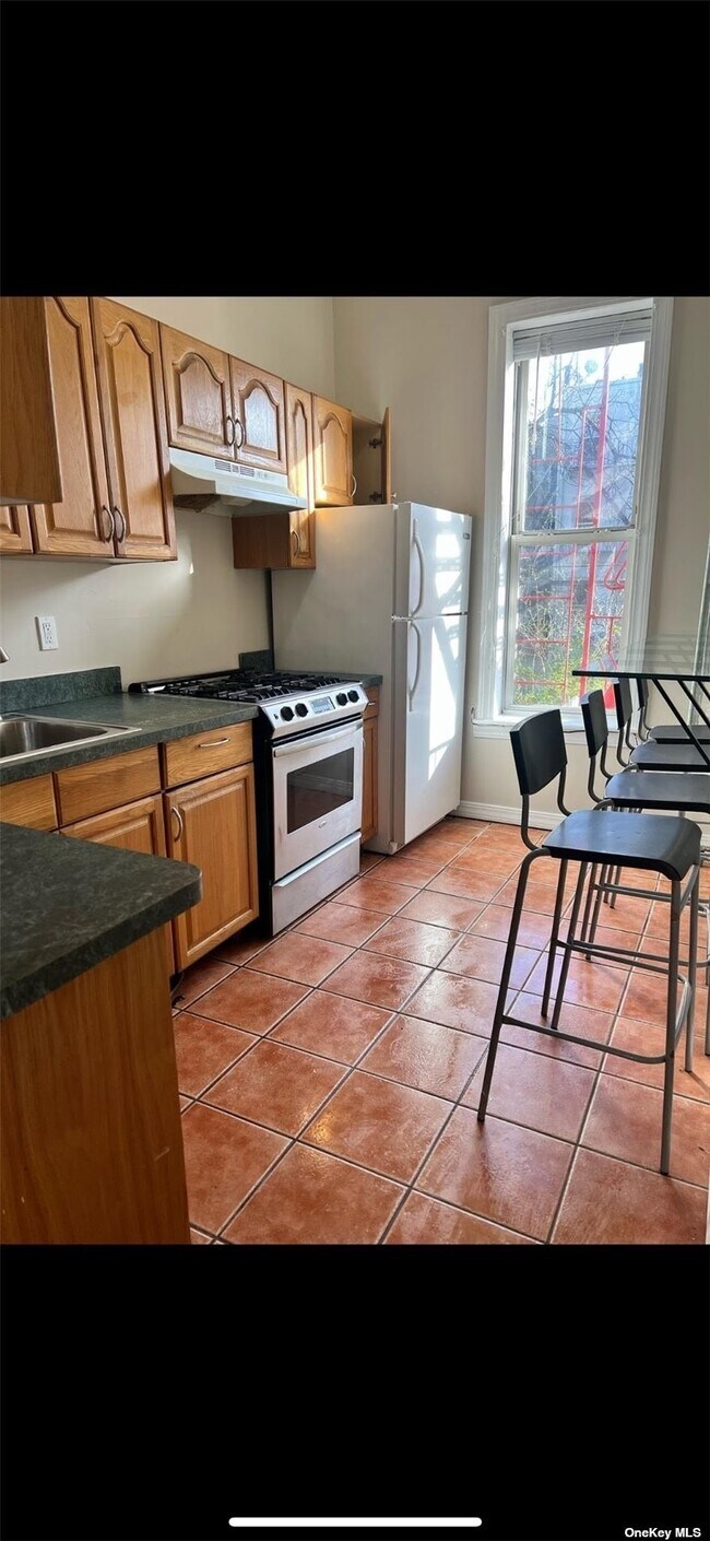 Building Photo - 360 58th St