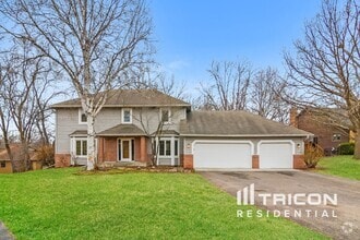 Building Photo - 5585 Rosewood Ln