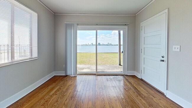 Foto del edificio - Riverfront Living! First Floor Unit w/ Private Patio, Stunning Views & Upgraded Kitchen