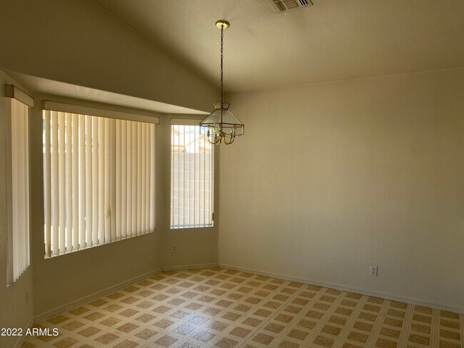 Building Photo - 2328 E Manor Dr