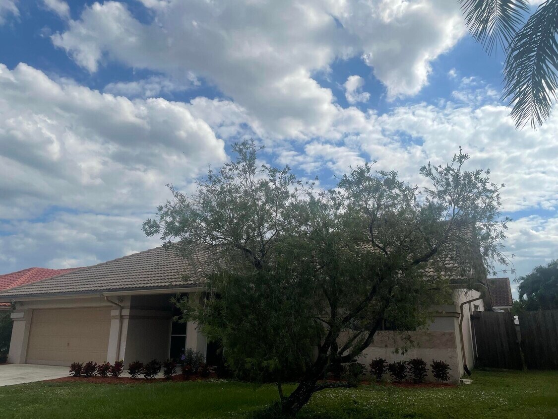 Foto principal - 5794 Laurel Green Cir