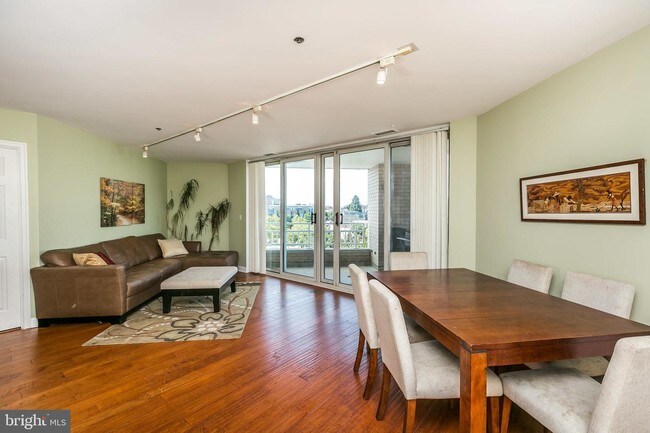 Building Photo - 100 Harborview Dr