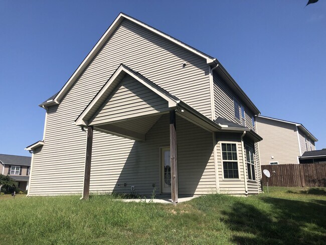 Foto del edificio - 12 Loyalist Rd