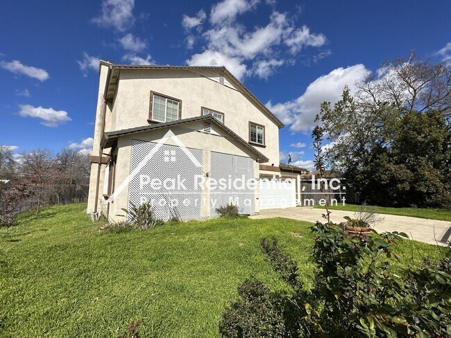 Foto del edificio - 3 br, 2.5 bath House - 2501 Yreka Ave