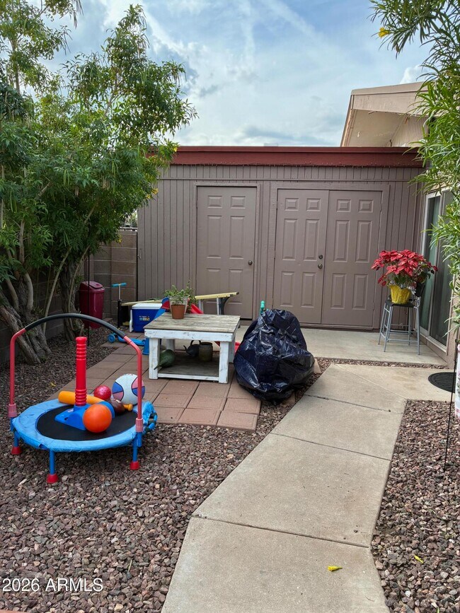 Foto del edificio - 601 N May