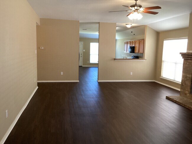 Foto del edificio - 4841 Kingfisher Lane